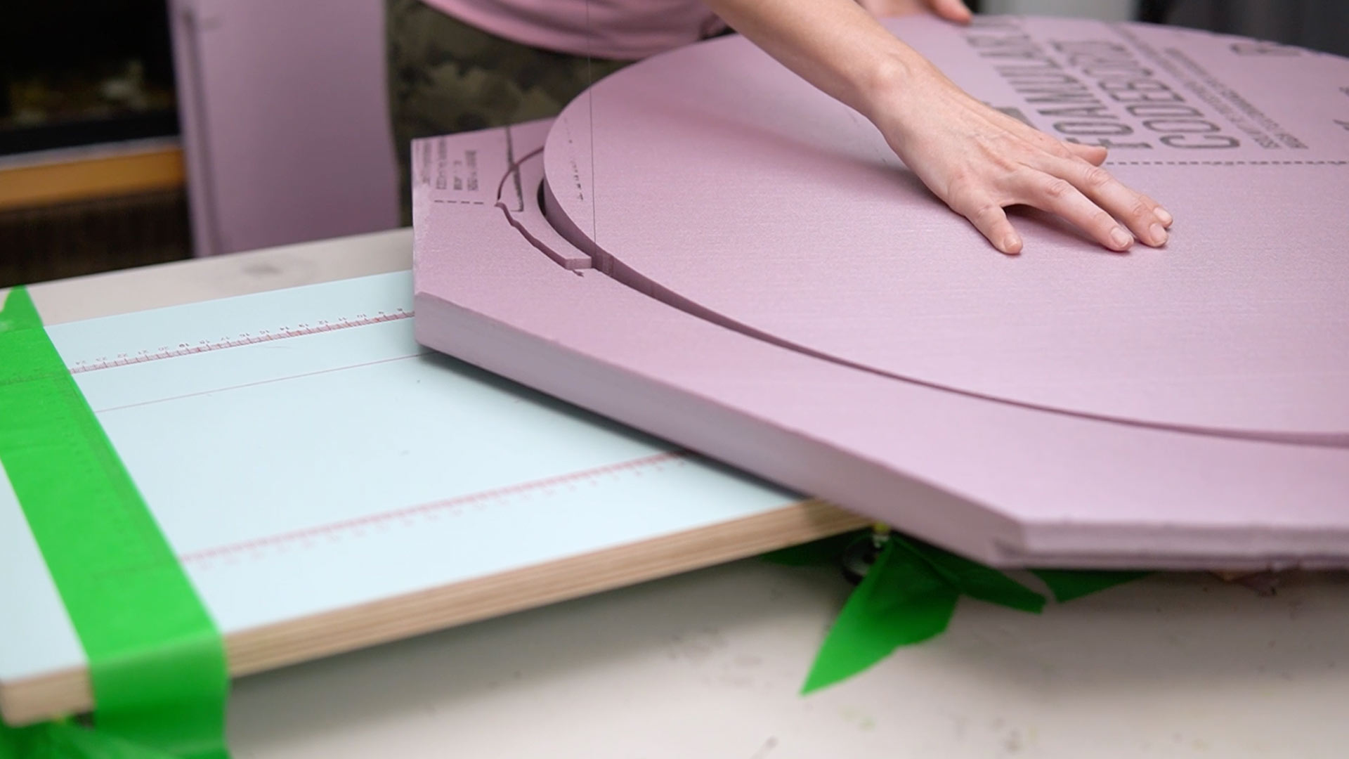 Cutting the tabletop from XPS foam sheets